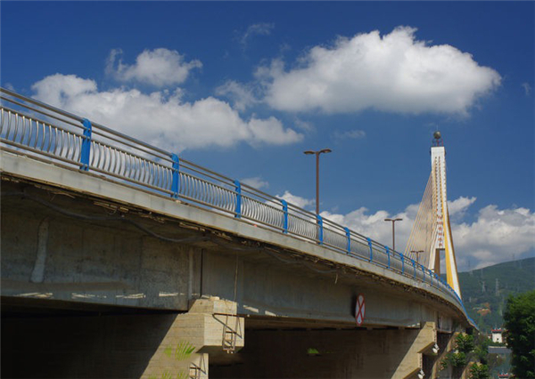 云阳304不锈钢桥梁护栏：安全、耐用与美观的完美结合